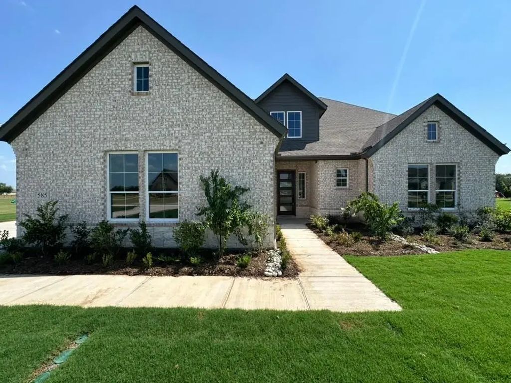 585 Brown Road, Leonard