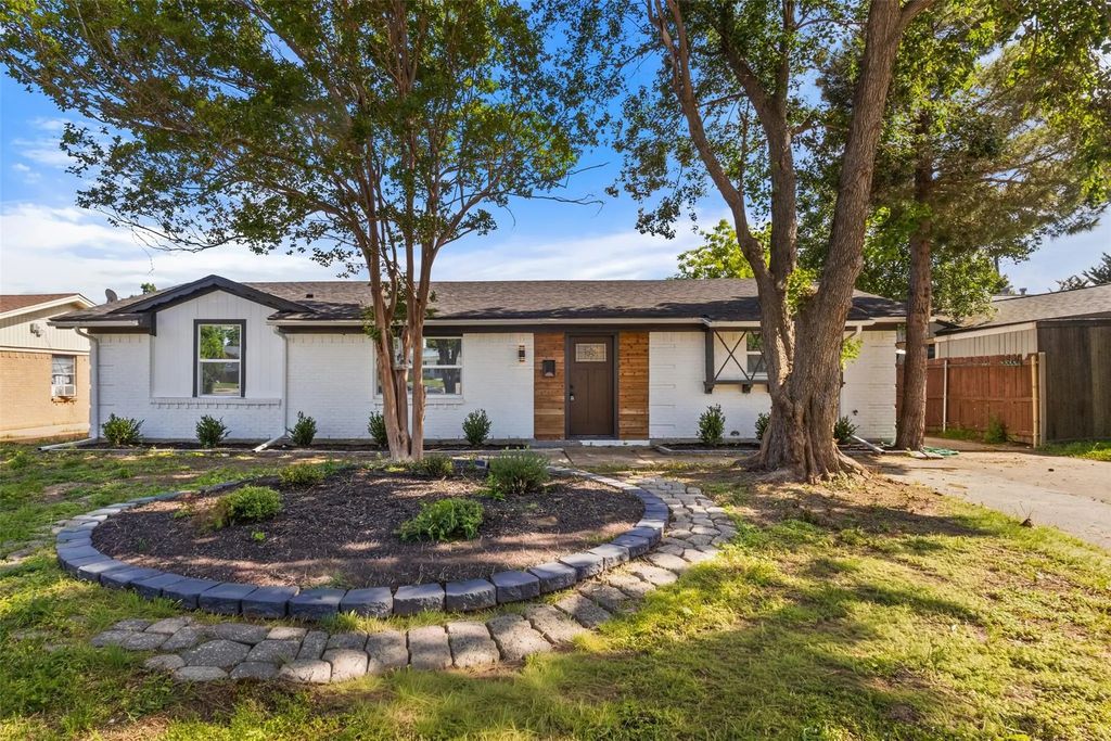 3022 Valwood Parkway, Farmers Branch