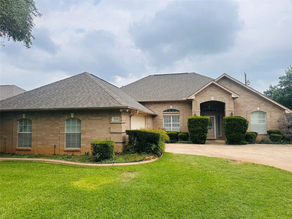 705 Quail Walk, Cleburne