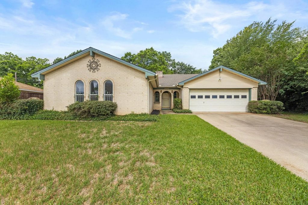 2502 Ashbury Drive, Arlington