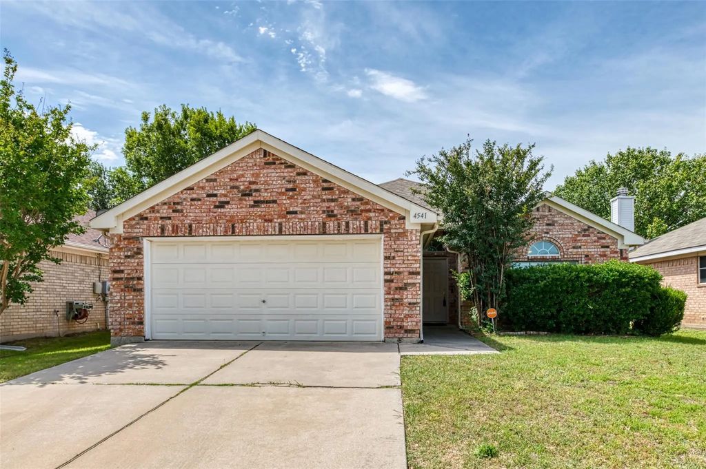 4541 Grainland Court, Fort Worth
