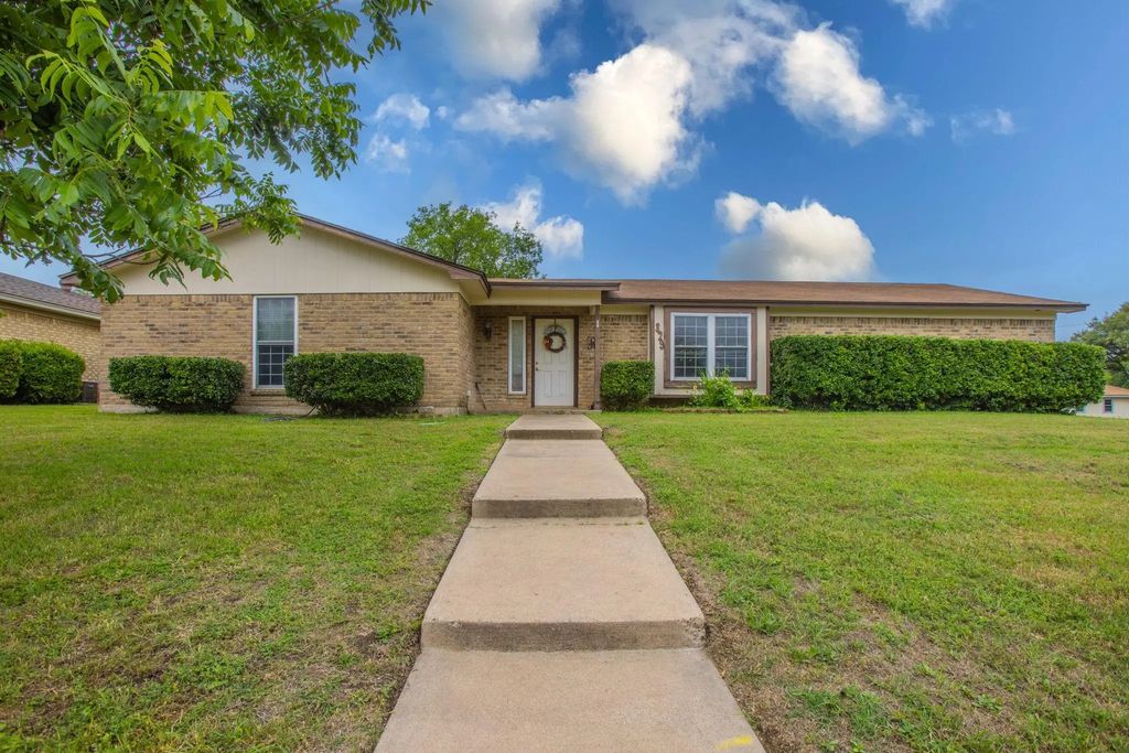 329 Alamosa Drive, Hewitt