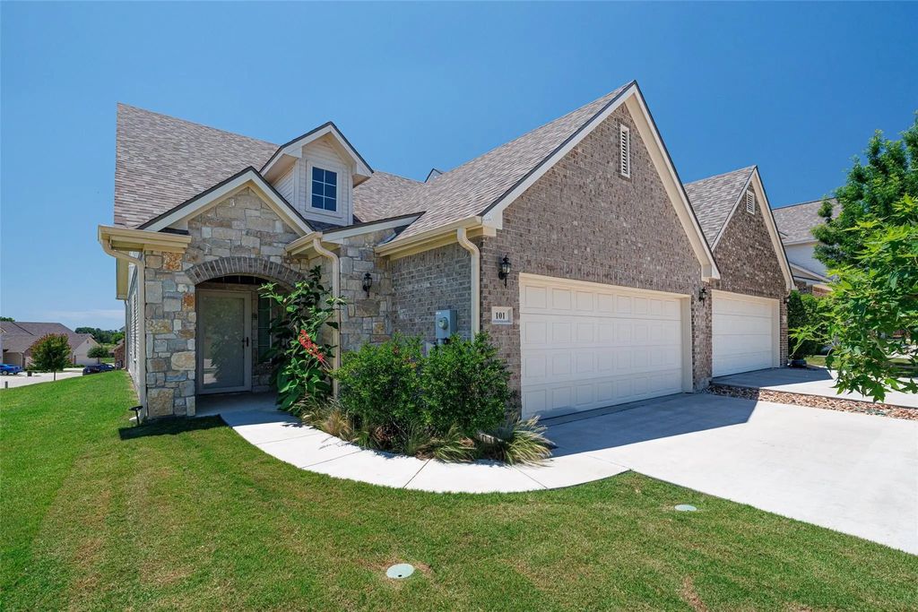 101 Legacy Boulevard, Weatherford