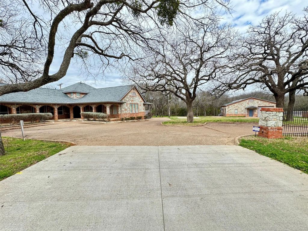703 Main Street, Lake Dallas