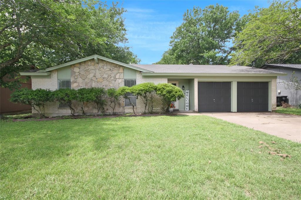 703 N Douglas Avenue, Cleburne