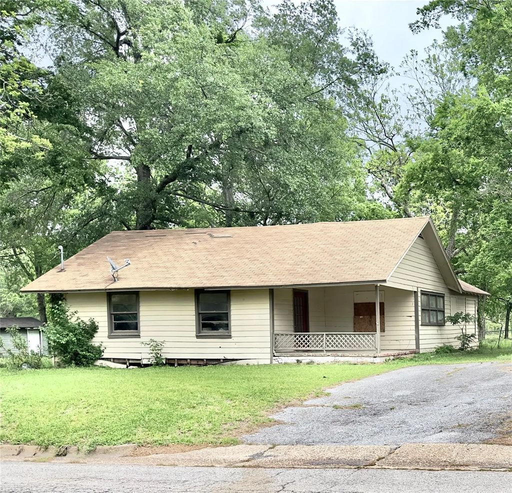 228 League Street S, Sulphur Springs