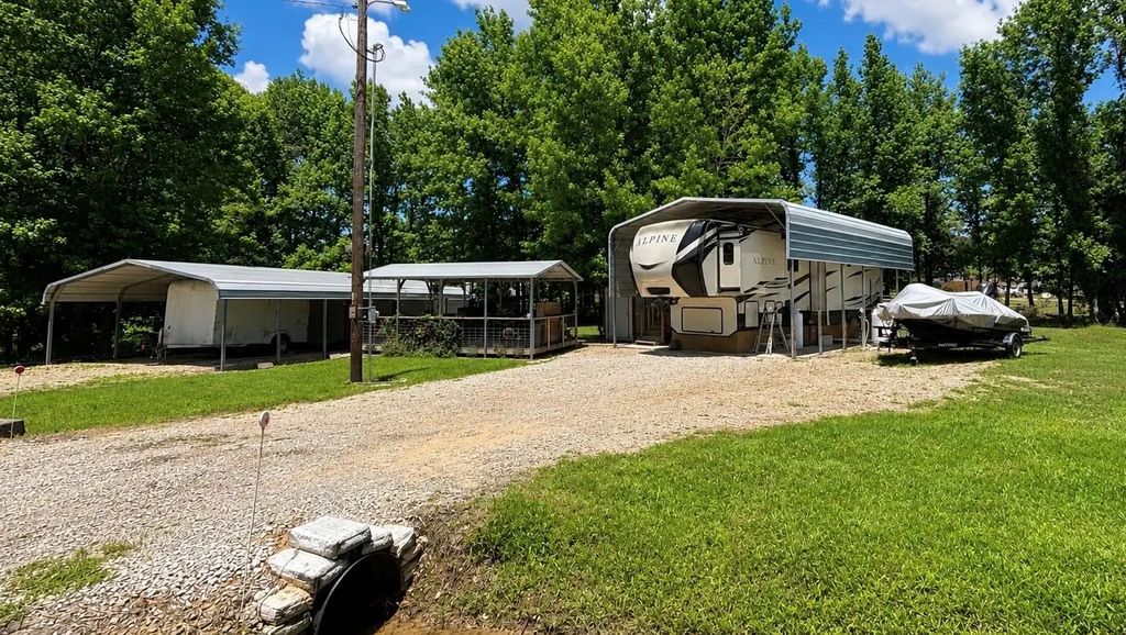 1063 Holiday Village Drive, Quitman