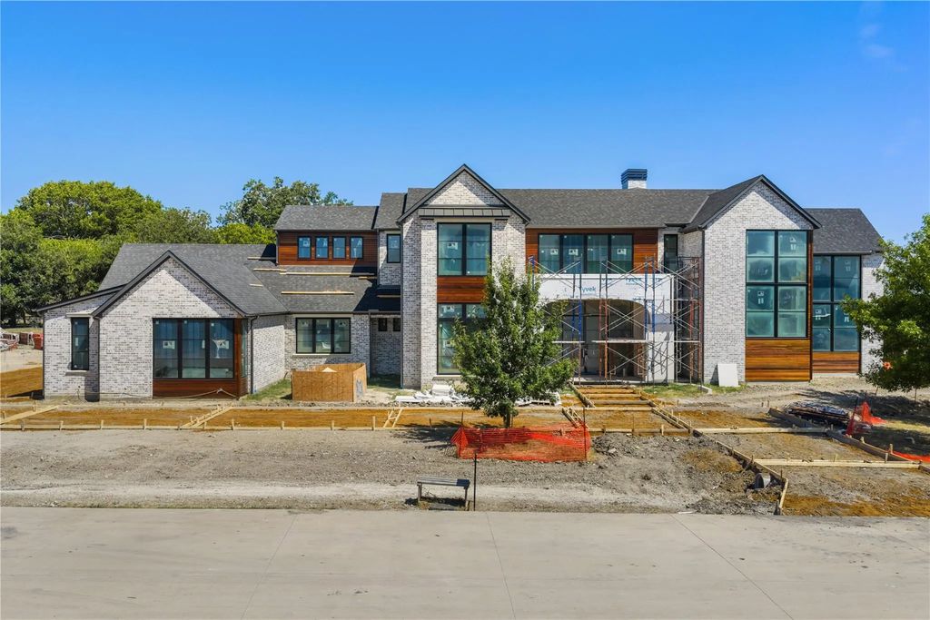801 Walden Pond Way, Fairview