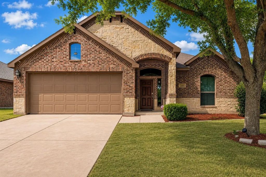 200 Chimney Rock Drive, Waxahachie