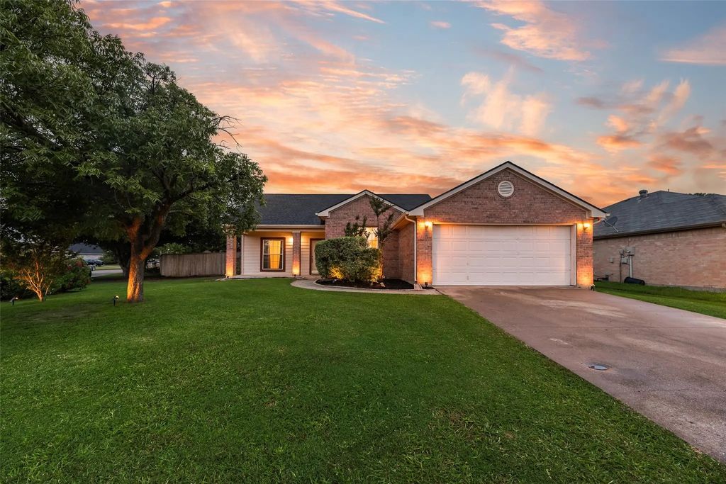 401 Autumn Trail, Royse City