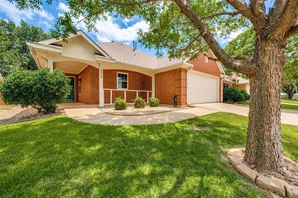 2316 Clermont Lane, Denton