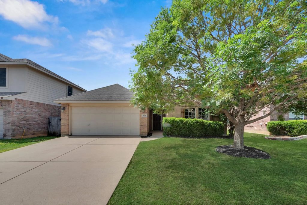 513 Crescent Creek Lane, Fort Worth
