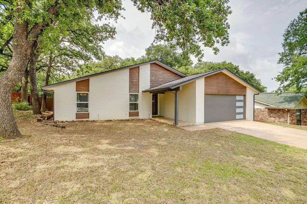 7612 Ripple Creek Court, Fort Worth