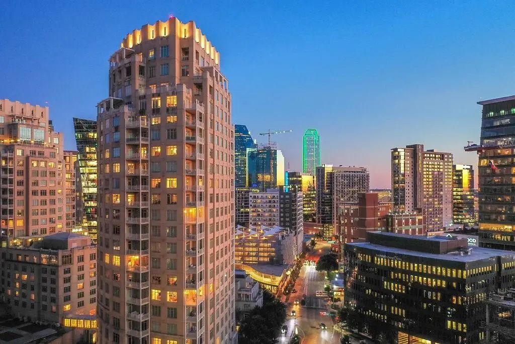 2555 N Pearl Street 805, Dallas