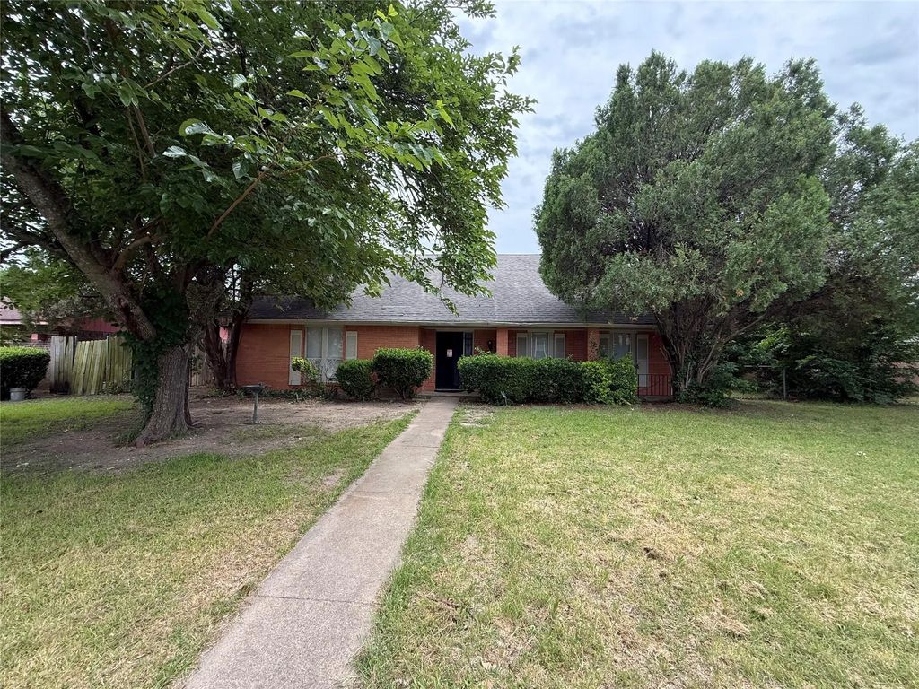 934 Live Oak Drive, DeSoto