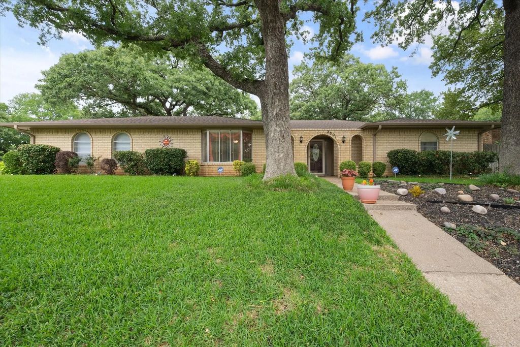 2801 Valparaiso Trail, Arlington