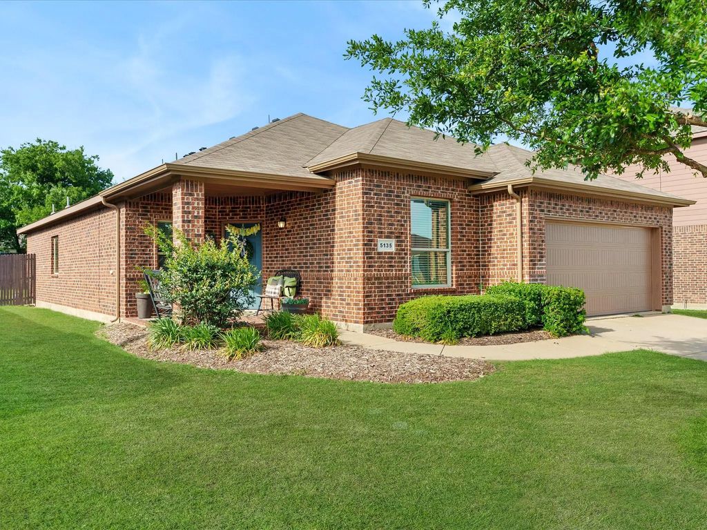 5135 Crystal Lake Avenue, Krum