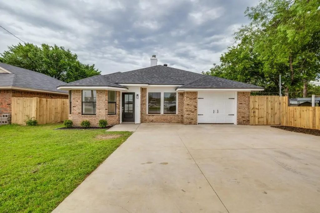 1905 Lakeview Drive, Grand Prairie