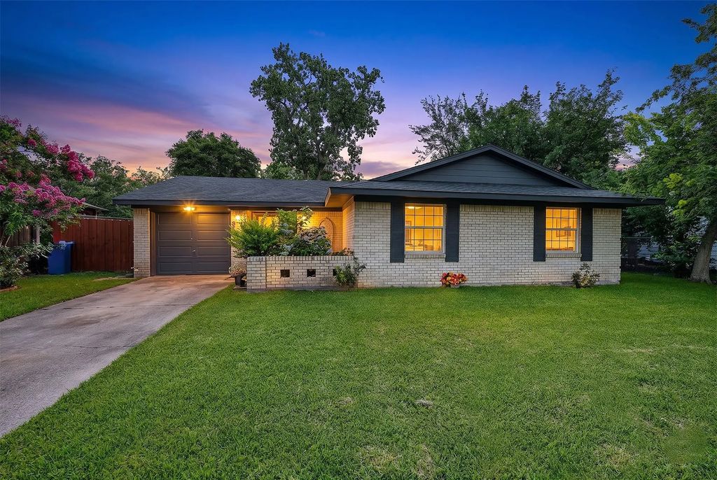 2322 Halifax Drive, Carrollton