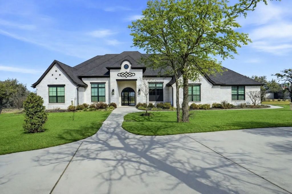 104 Woodview Creek Trail, Fort Worth