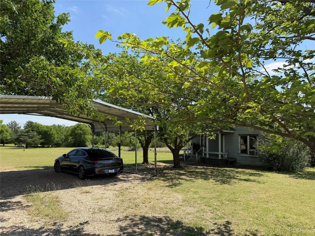 8041 State Highway 11, Sherman