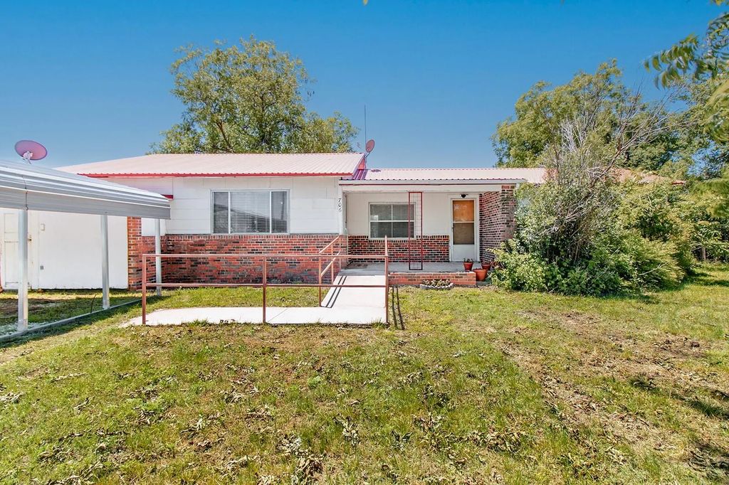 706 S Noyes Avenue, Melvin