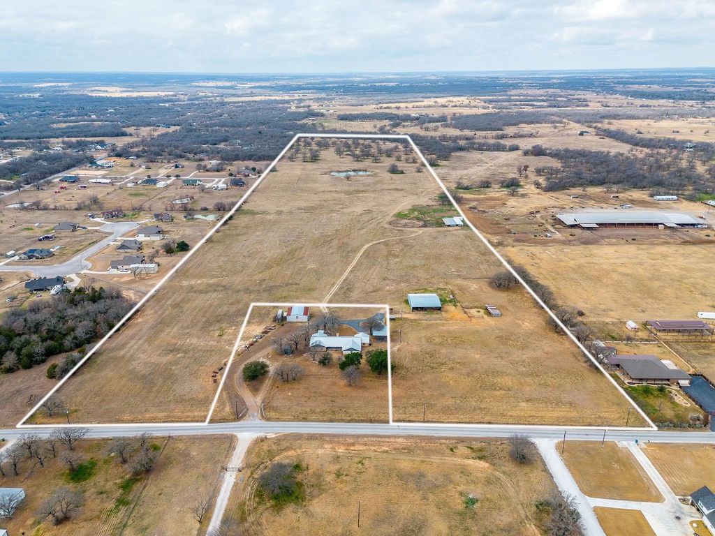 938 County Road 3341, Paradise