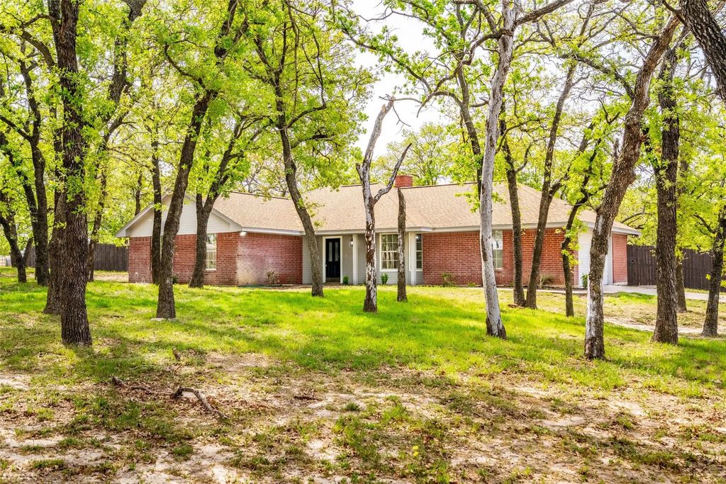 685 County Road 3673, Paradise