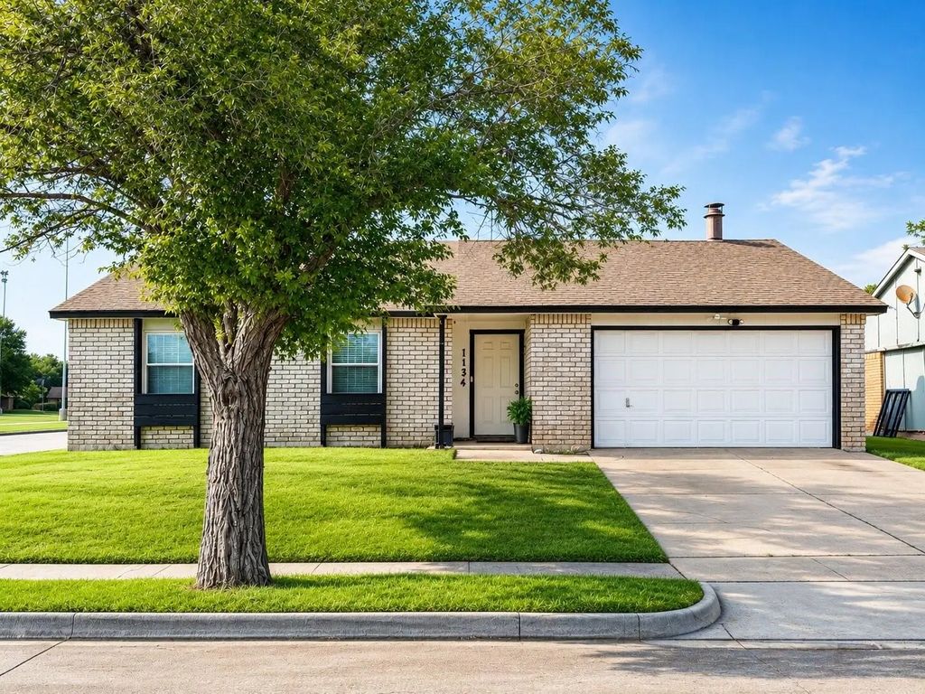 1134 Loving Trail, Grand Prairie