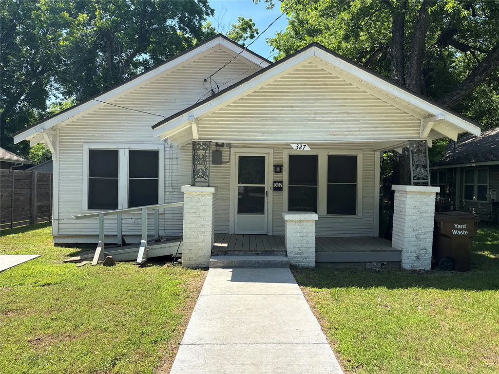 327 Egan Street, Denton