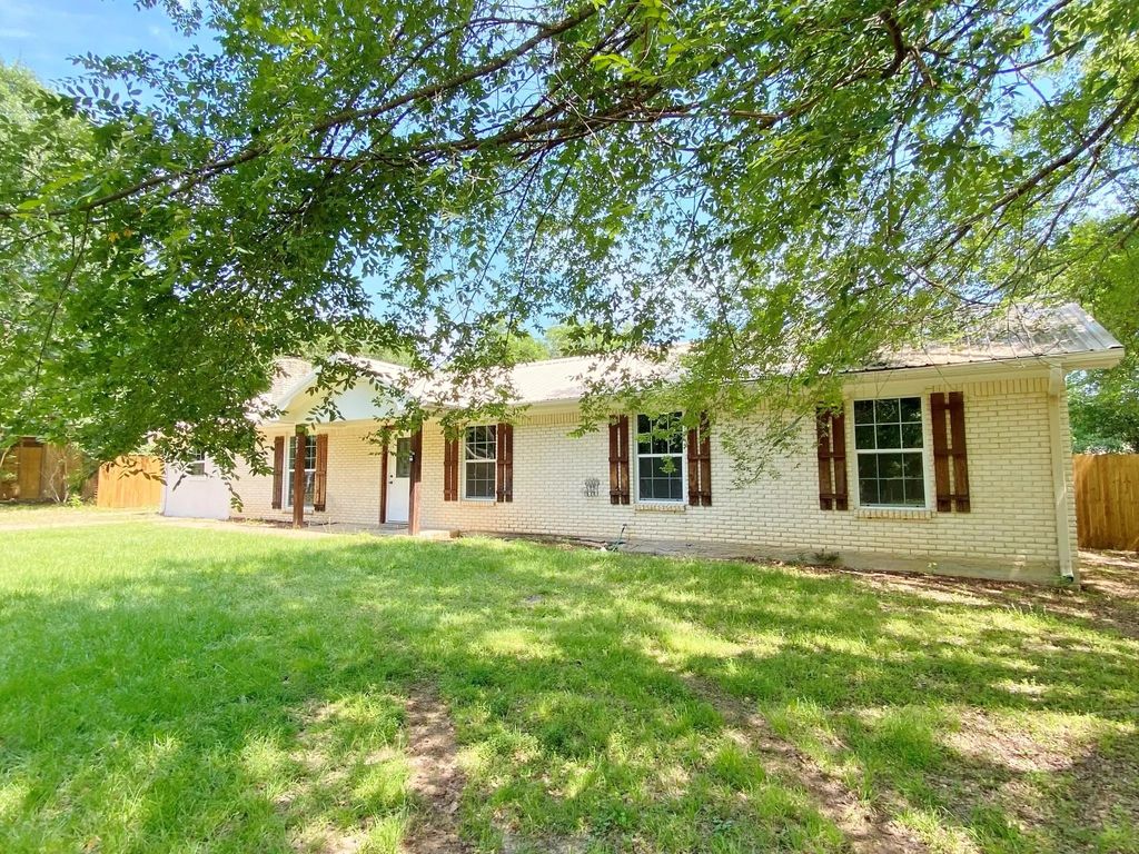 209 Lajodepa Street, Grand Saline