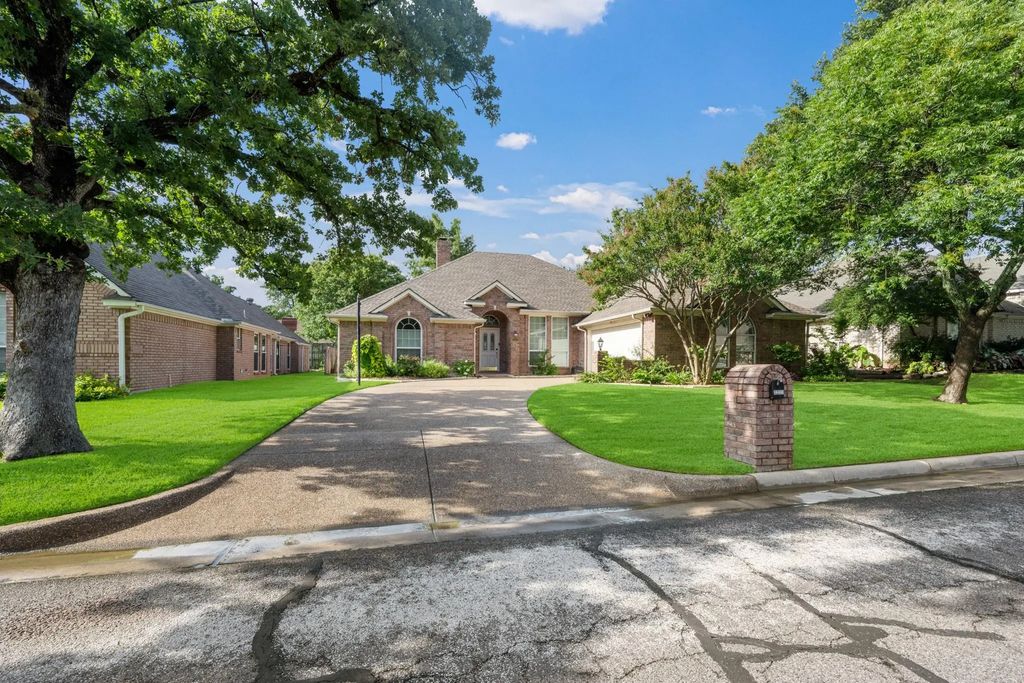 3317 Tiverton Court, Arlington