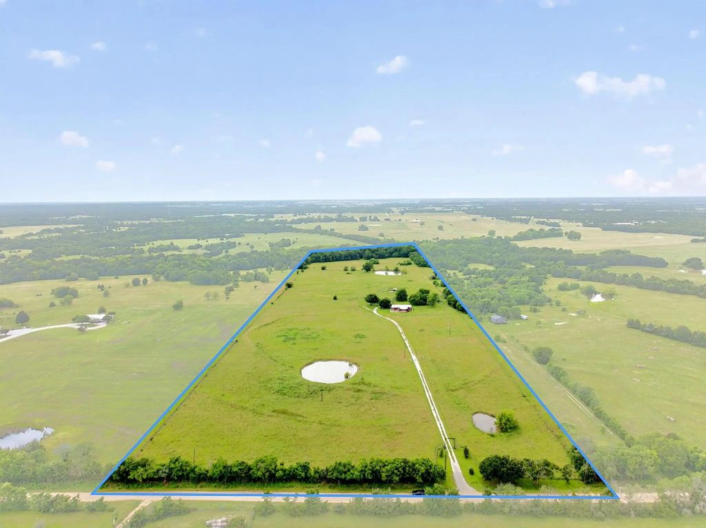 994 County Road 3925, Wolfe City