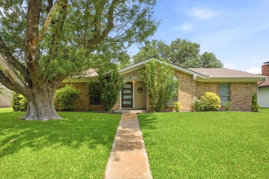 2103 Drake Drive, Richardson