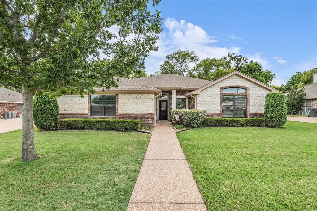 814 Springdale Circle, Lorena