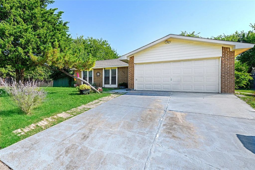 1901 Angelina Drive, Garland