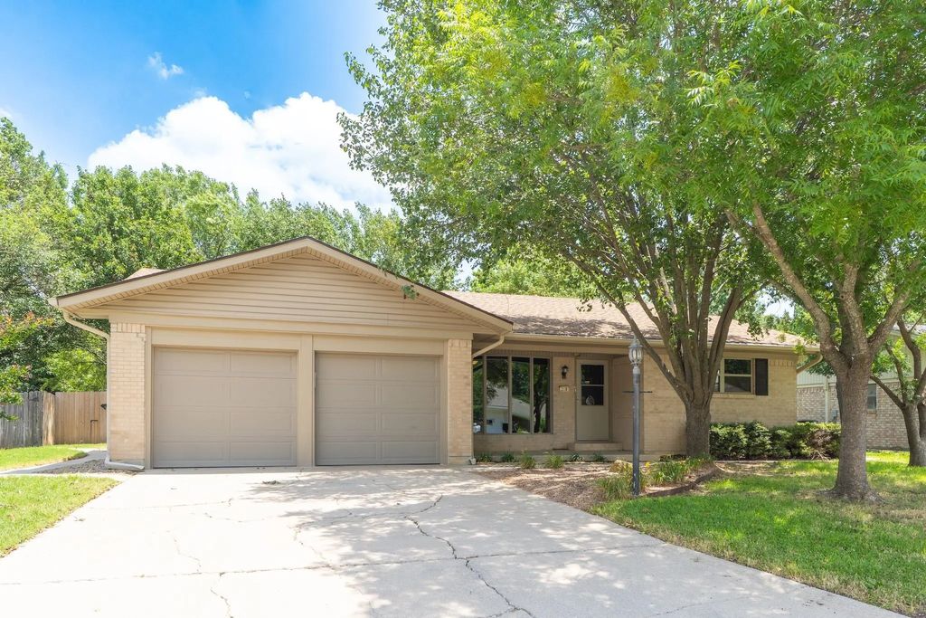 308 Willow Way, Gainesville