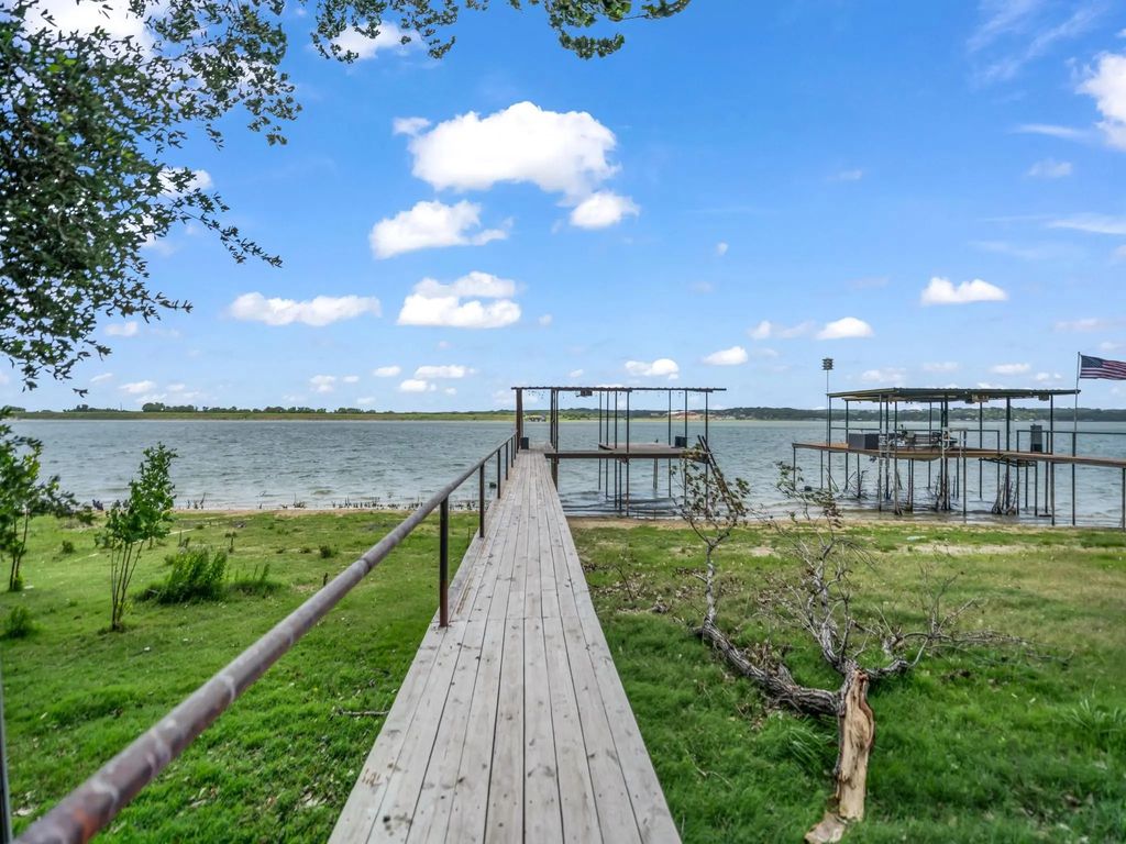 1011 E Lake Drive, Weatherford