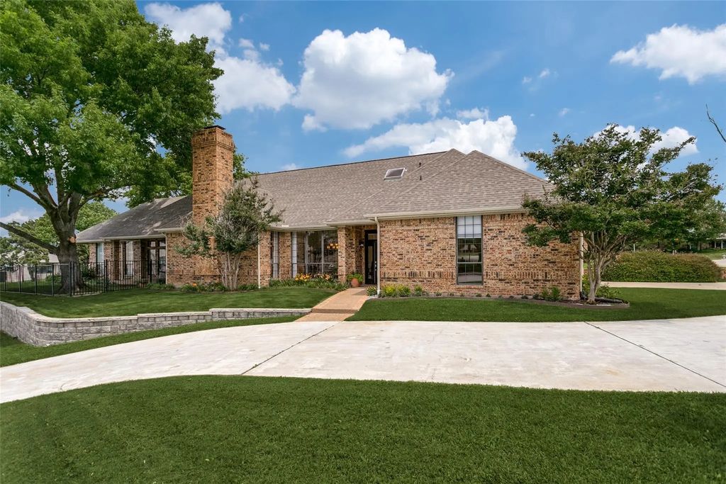 2717 Country Place, Carrollton