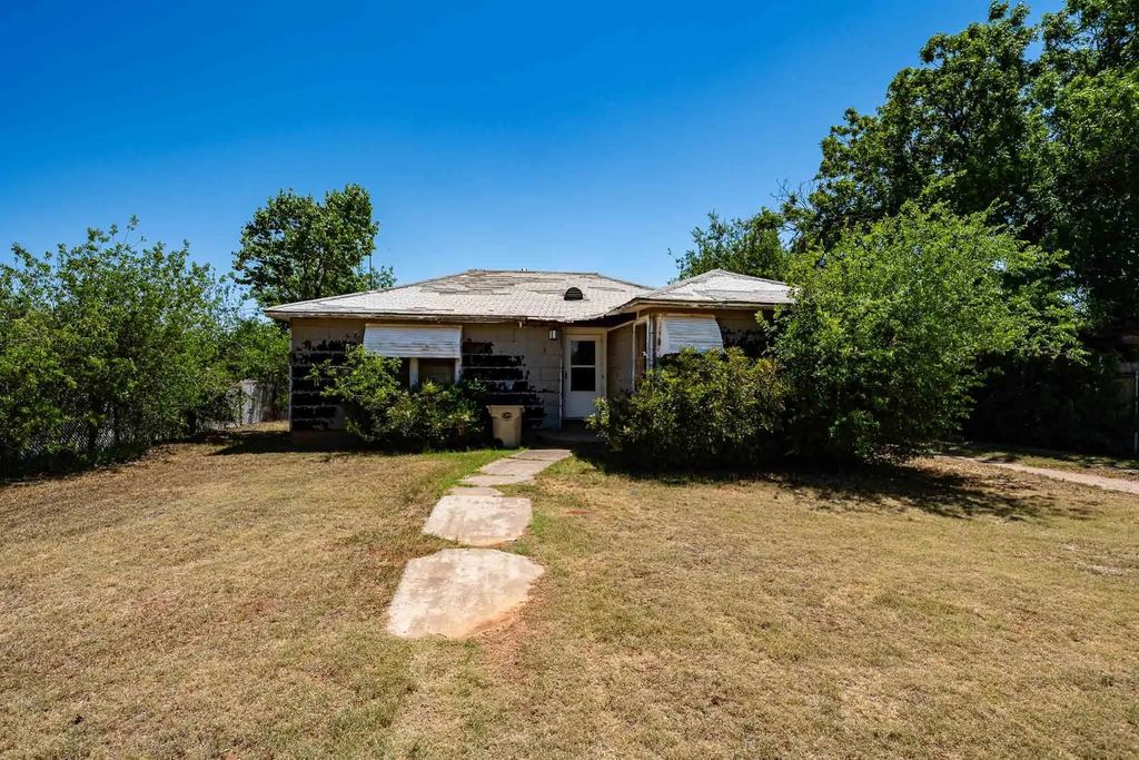 1821 Avenue K, Anson