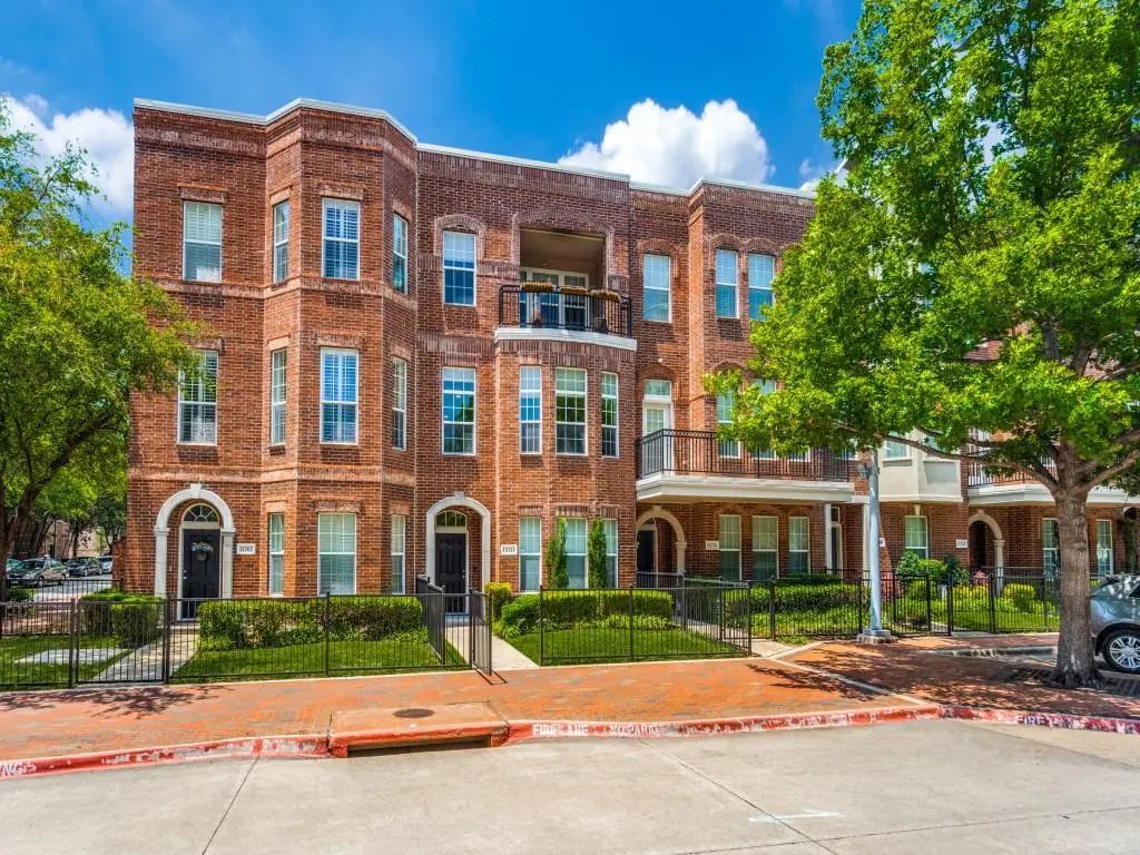 15711 Spectrum Drive 80, Addison
