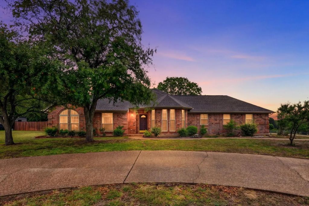 137 Tamarron Drive, Lakeside