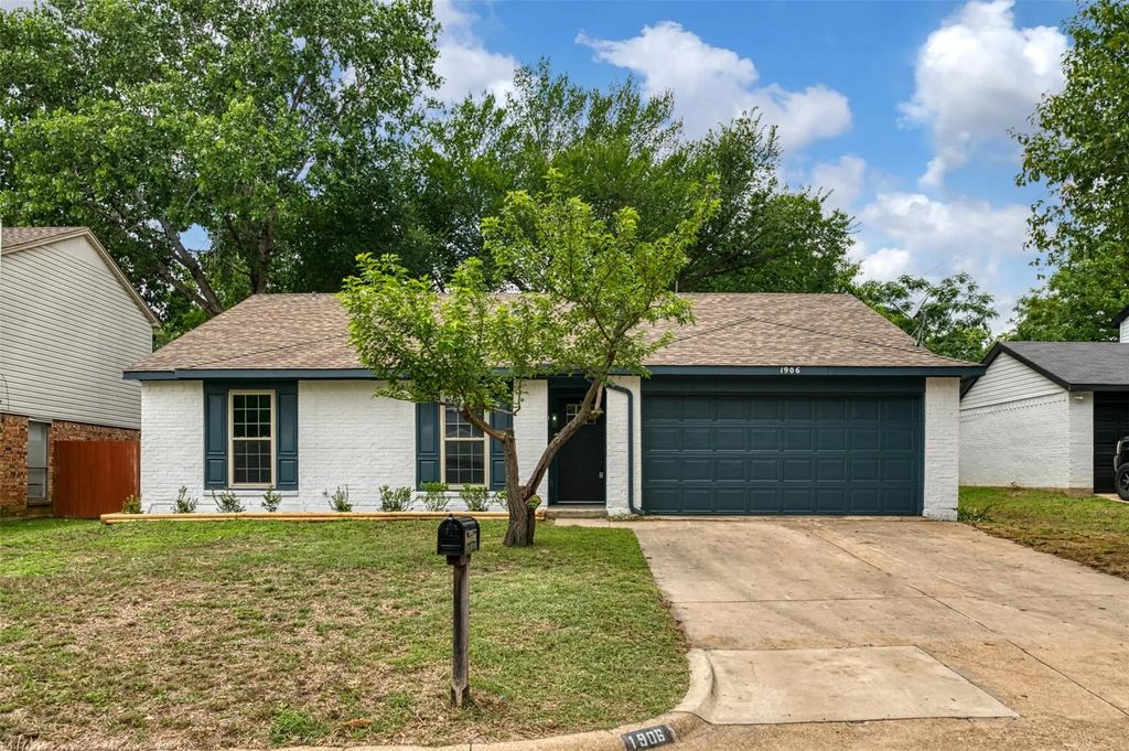 1906 Bosque Lane, Arlington