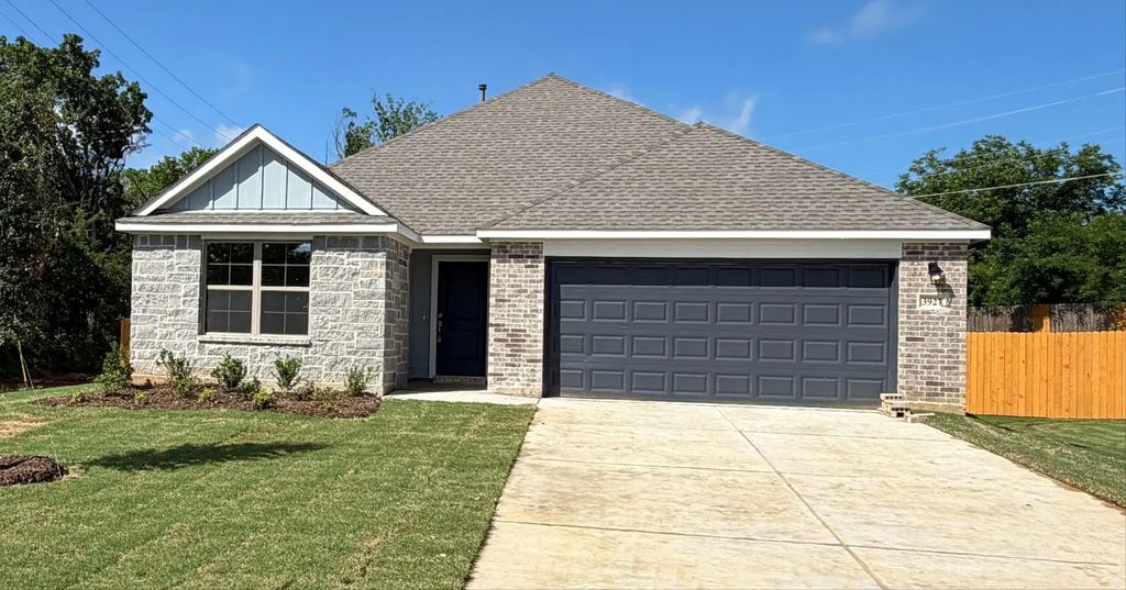 3927 Rose Hill Court, Denison
