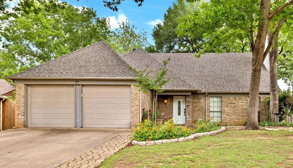 513 Harrington Lane, Euless