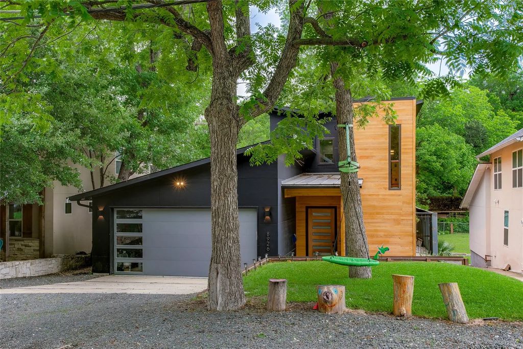 8926 Groveland Drive, Dallas