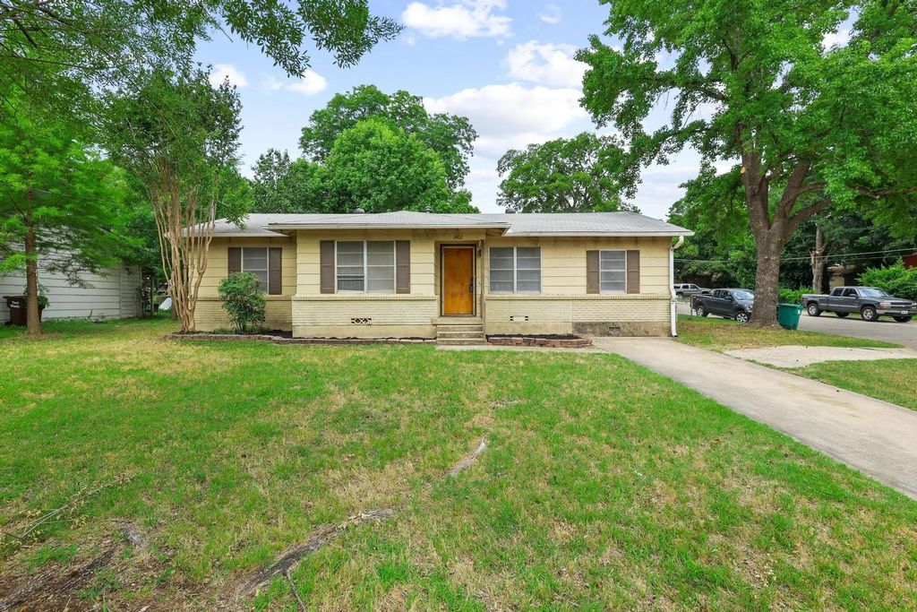 1402 Knight Street, Denton