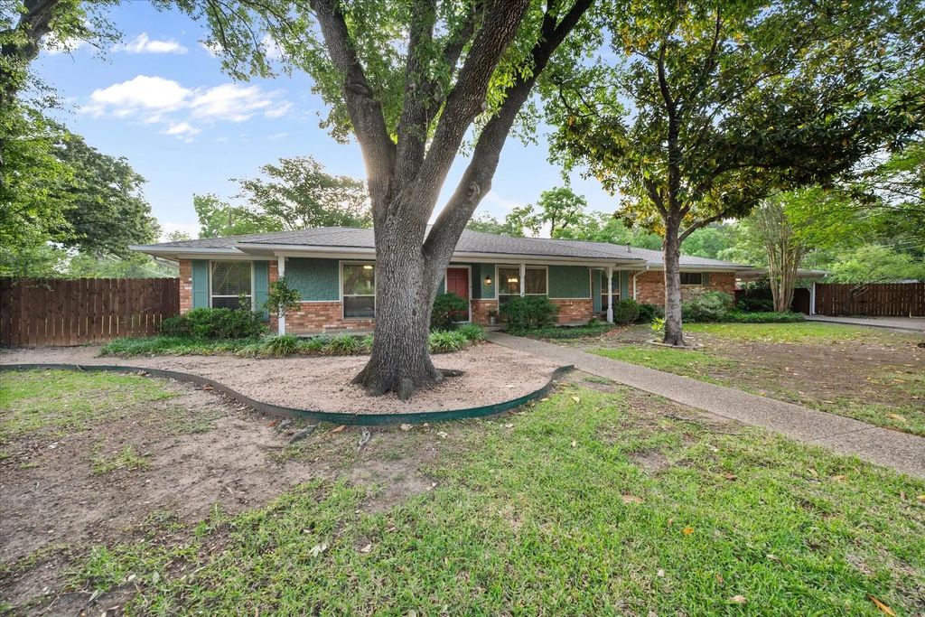 2305 Madison Circle, Corsicana
