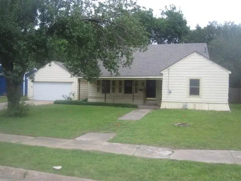 1104 Park Avenue, Bonham