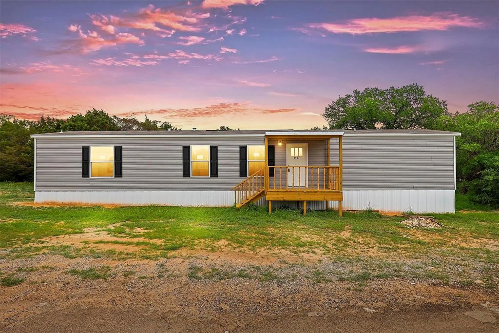 1107 Ridgeview Circle, Granbury